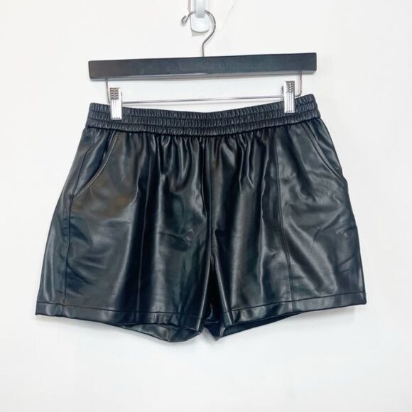 Belisy Black Faux Leather Shorts Elastic Waist Pockets Wrnkle Resistant Sz Large - Picture 6 of 9